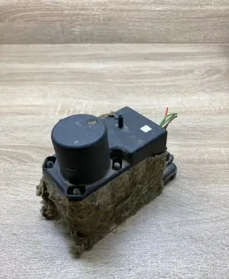 Audi 80 90 B3 Central locking vacuum pump 443862257D