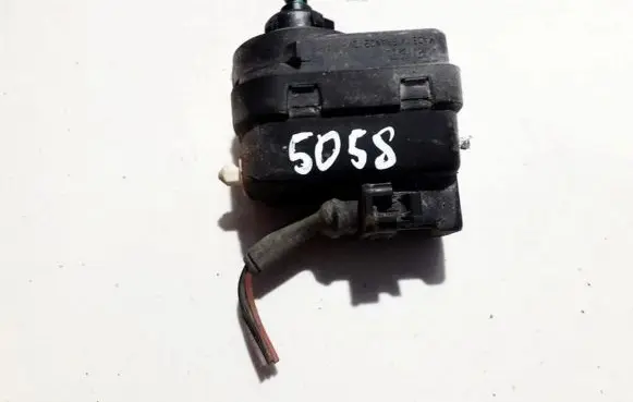 Headlight level adjustment motor