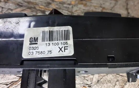 Opel Astra H Hazard light switch 13100105 03758075