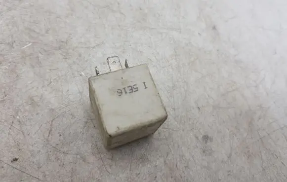 Volkswagen Golf III Other relay 95V613150AA PA6GF30