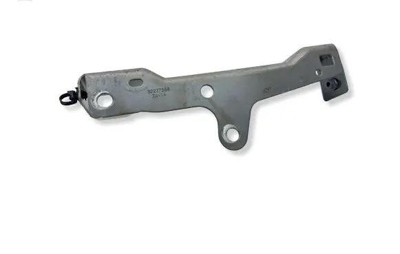 Volvo XC40 Fender mounting bracket 32277558