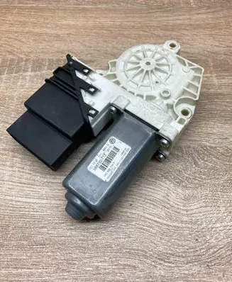 Volkswagen PASSAT B6 Rear door window regulator motor 1K0959704P 973622106