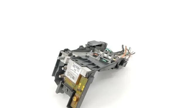 Peugeot 308 Fuse module 28236841
