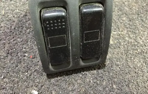 Mitsubishi Galant Windscreen/window heater switch