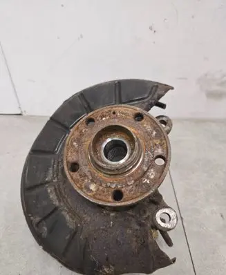 Volkswagen Tiguan Front wheel hub spindle knuckle