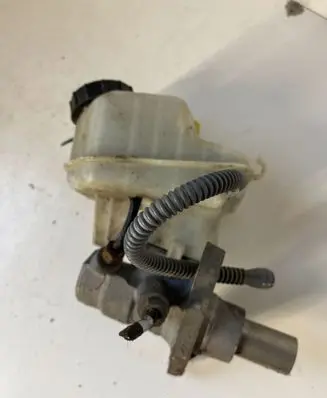 Opel Insignia A Master brake cylinder 41550110