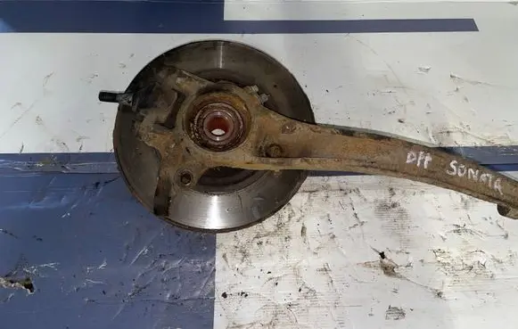 Hyundai Sonata Front wheel hub