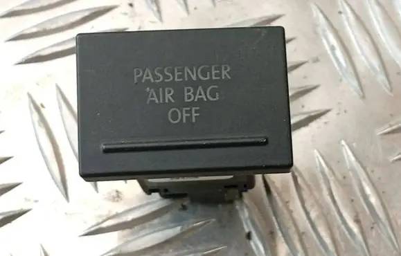 Passenger airbag on/off switch