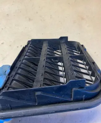 Quarter panel pressure vent