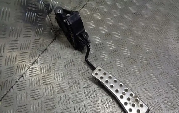 Honda Civic Accelerator throttle pedal JM08A