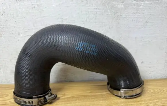 Audi Q7 4L Intercooler hose/pipe 7L6145972E