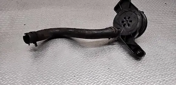 Nissan Primastar Oil fill pipe