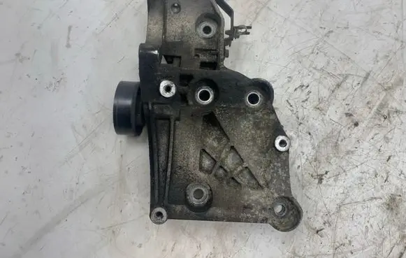 Opel Insignia A A/C compressor mount bracket 55562863