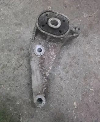 Opel Meriva A Engine mount bracket 13117089