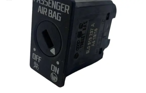 Passenger airbag on/off switch