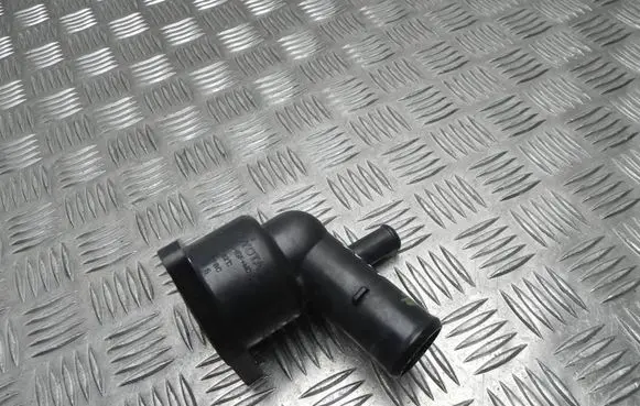 Toyota Prius (XW50) Thermostat housing 160129 VD13947