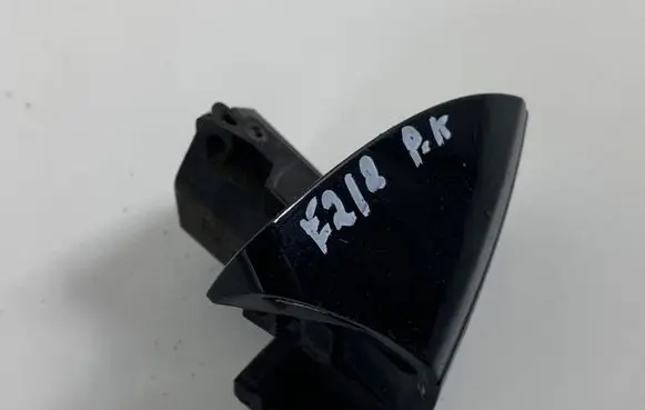 Mercedes-Benz E W212 Front door handle cover A2047600320