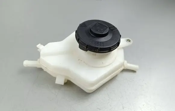 Honda CR-V Brake fluid reservoir 