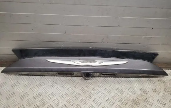 Chrysler Pacifica Trunk door license plate light bar 5RL88TRMA 5SU141RMA