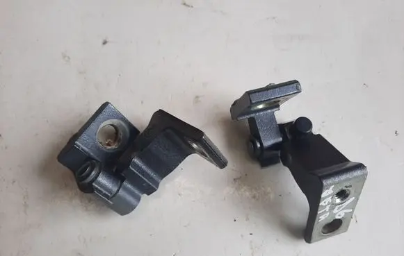 Volkswagen Jetta VI Rear door hinge set 8K0831402