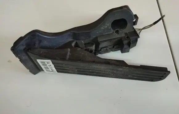Volkswagen PASSAT B6 Accelerator throttle pedal 1K1721503L