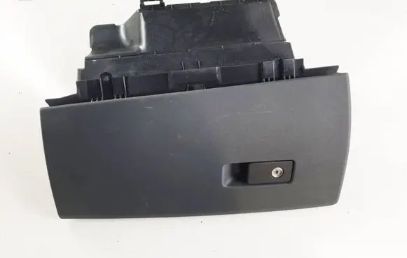 Volvo V70 Glove box