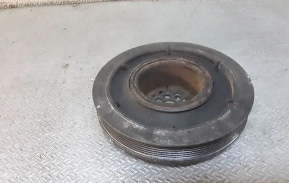 Volkswagen Touareg I Crankshaft pulley 057105251D