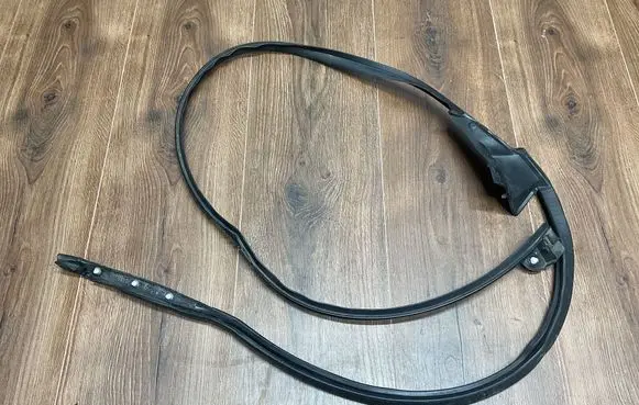 Land Rover Range Rover Velar Door glass trim J8A2208A97A