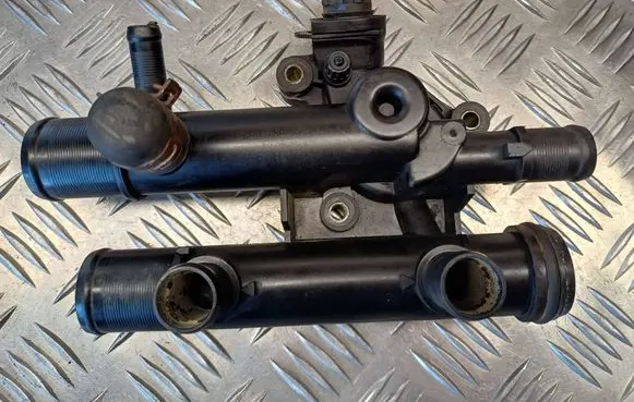Thermostat/thermostat housing