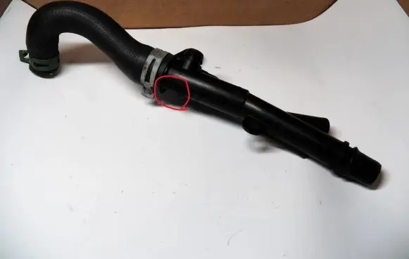 Renault Trafic III (X82) Engine coolant pipe/hose 210471713R