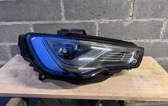 Audi A3 S3 8V Headlight/headlamp 8V0941034