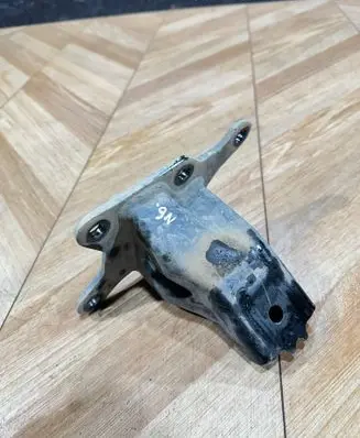 Nissan Navara D23 Engine mount bracket 