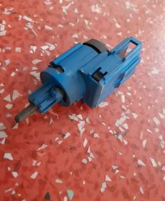 Volkswagen PASSAT B5 Clutch pedal sensor 1J0927189E