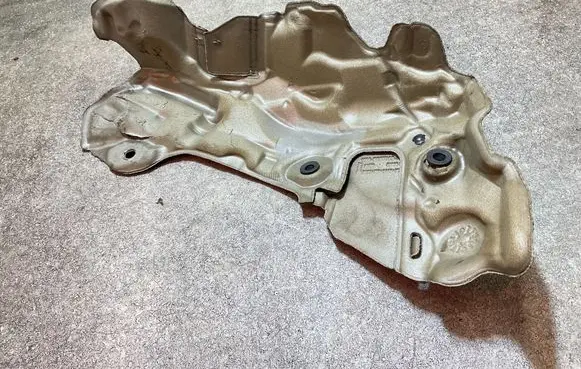 BMW 5 G30 G31 G38 Heat shield in engine bay 8607143 539221
