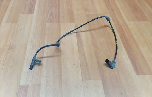 Chrysler 300 - 300C ABS brake wheel speed sensor 04779244AC 25071168014