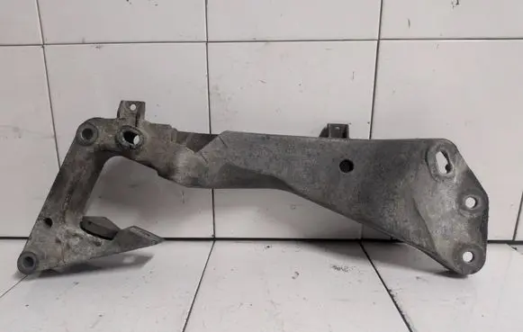 BMW 5 E60 E61 Gearbox mounting bracket 6769281 68552 ENAC46000