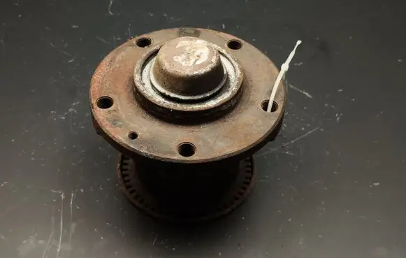 Mercedes-Benz Sprinter W901 W902 W903 W904 Front wheel bearing hub 9023340001