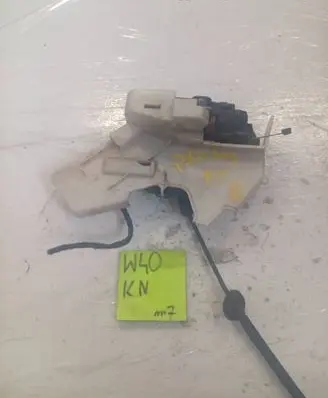 Volkswagen Polo Front door lock 1212123