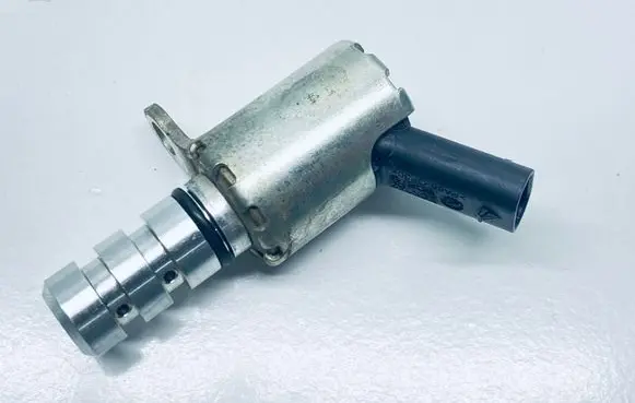 Volkswagen Golf VII Camshaft vanos timing valve 04E906455P