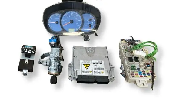 Mitsubishi L200 Engine ECU kit and lock set MA2758007310 1860A898
