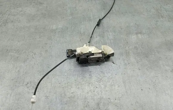 Peugeot 308 Front door lock 567148