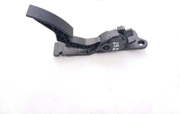 Mercedes-Benz GLE (W166 - C292) Accelerator throttle pedal A2923000100