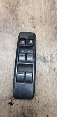 Nissan Primera Other switches/knobs/shifts 25401AV640