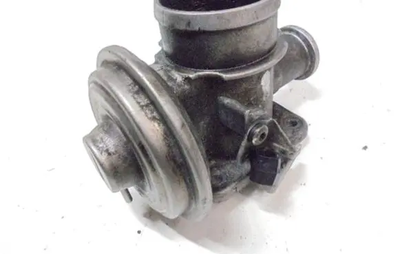 BMW 5 E39 EGR valve 7785452