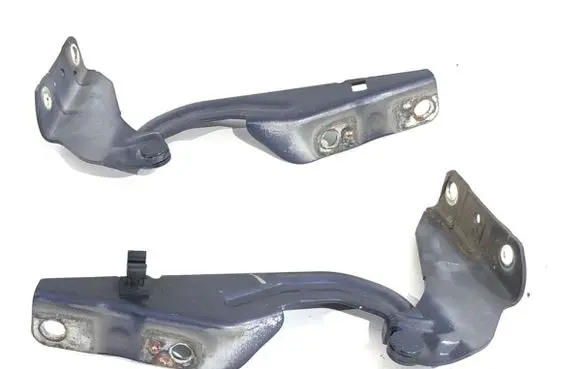 Engine bonnet/hood hinges