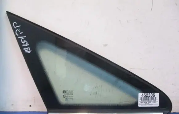 Opel Zafira B Front door vent window glass four-door 