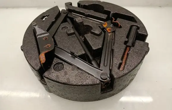 Opel Astra J Tool set 