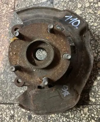 Toyota Avensis T270 Front wheel hub