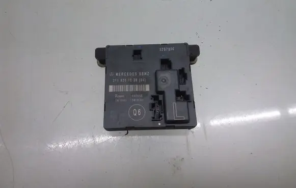 Mercedes-Benz E W211 Door control unit/module 2118201526