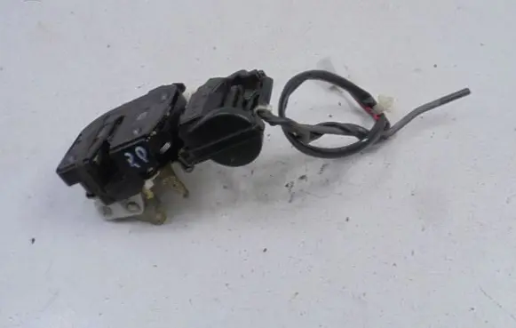 Mazda 323 Front door lock